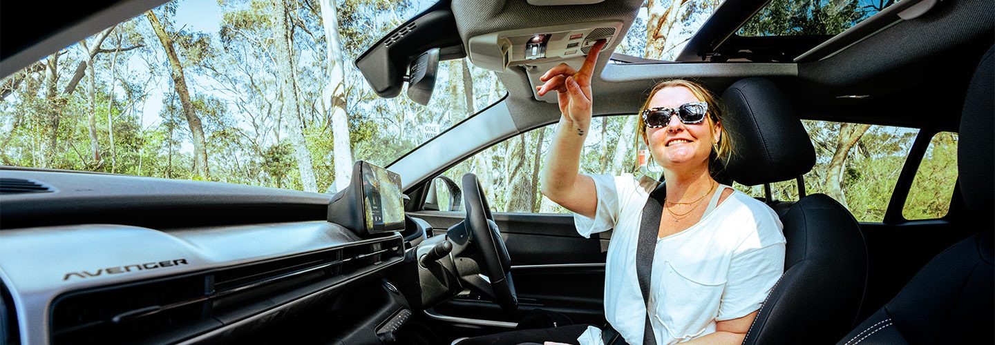 Jeep-Avenger sunroof open